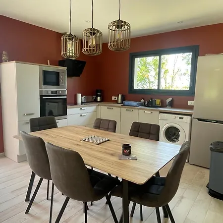 Le Bas Des Poujades Holiday home Reilhaguet