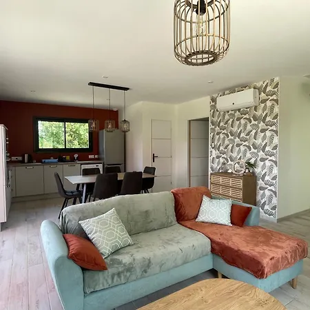 Le Bas Des Poujades Holiday home *