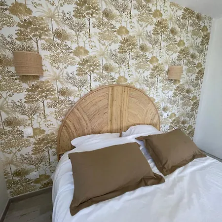 Le Bas Des Poujades Дом отдыха *