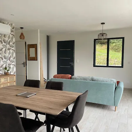 Le Bas Des Poujades *