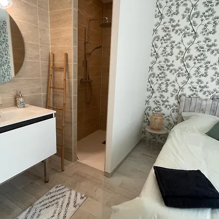 Le Bas Des Poujades Дом отдыха *