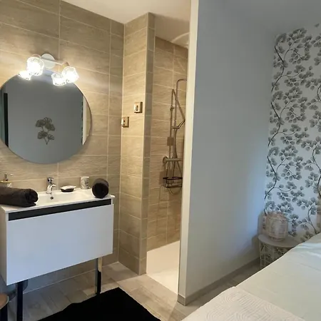 Le Bas Des Poujades *