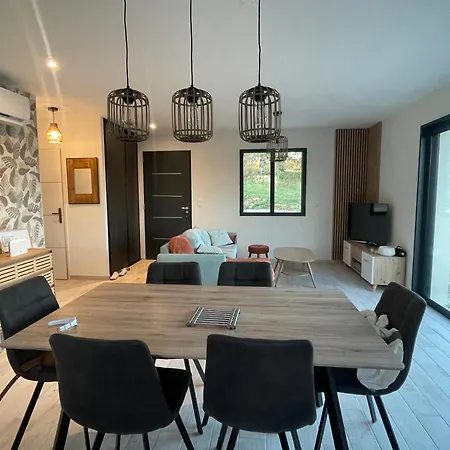 Le Bas Des Poujades *