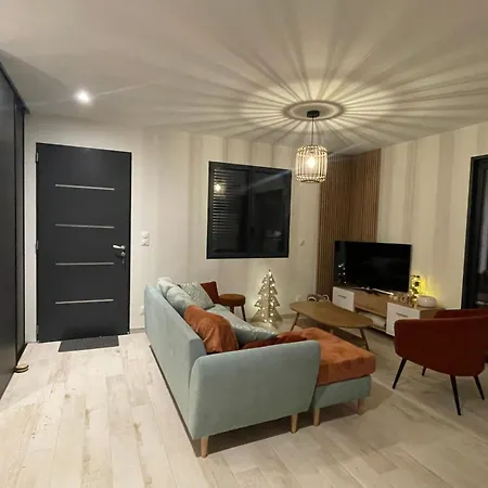 Le Bas Des Poujades Holiday home Reilhaguet