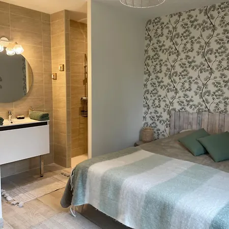 Le Bas Des Poujades Holiday home *