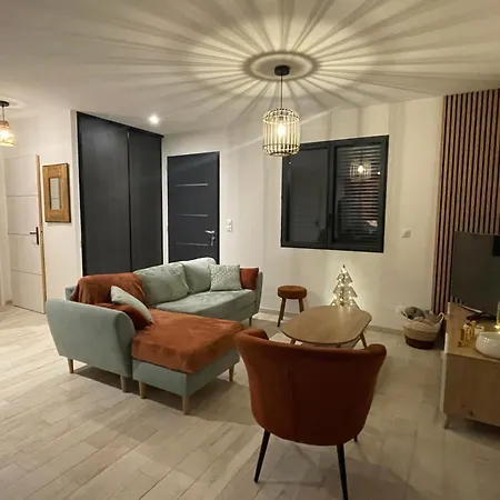 Le Bas Des Poujades Holiday home *