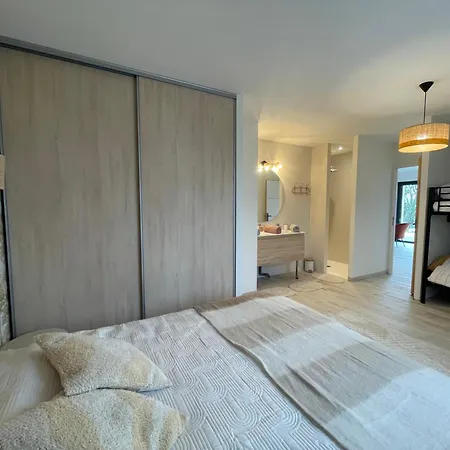 Holiday home Le Bas Des Poujades Reilhaguet