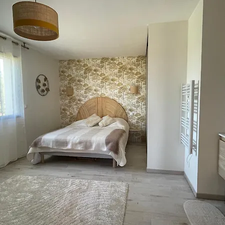 Le Bas Des Poujades Holiday home *