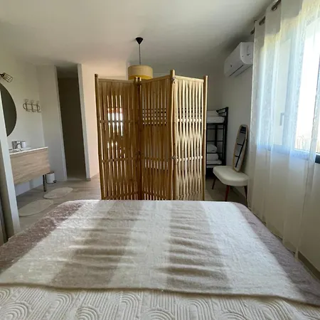 Le Bas Des Poujades Holiday home Reilhaguet