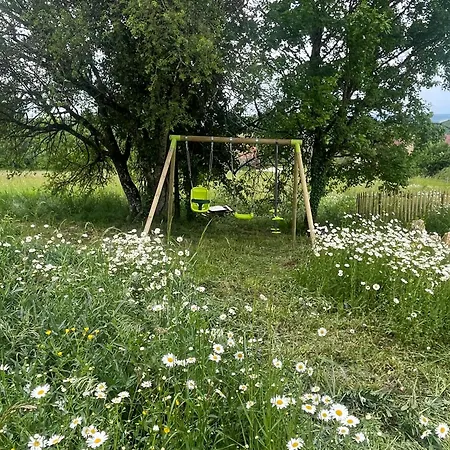 Le Bas Des Poujades *