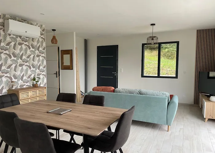 Le Bas Des Poujades *