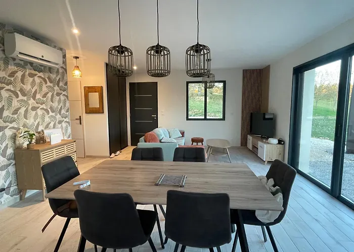 Le Bas Des Poujades *