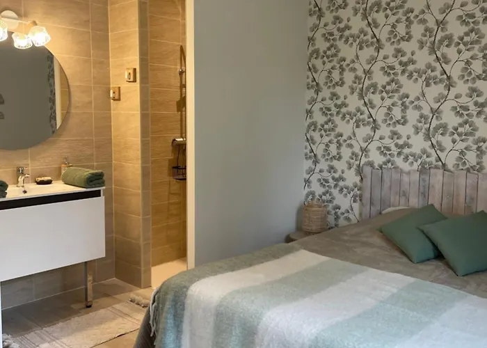 Le Bas Des Poujades Ferienhaus *