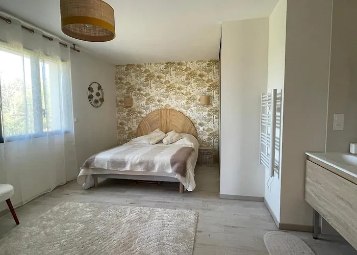 Le Bas Des Poujades Ferienhaus *