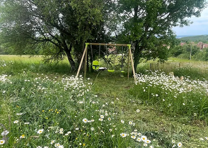 Le Bas Des Poujades *